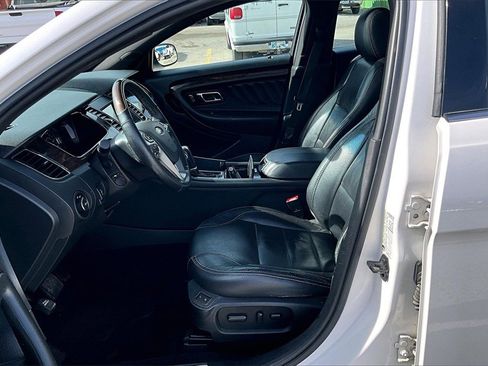 Used 2018 Ford Taurus Limited image 21