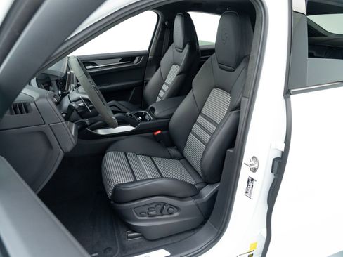 New 2026 Porsche Cayenne S image 5