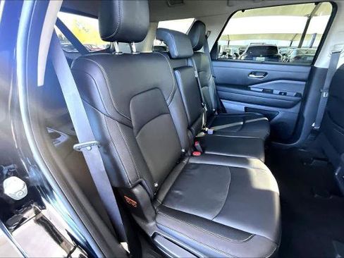 Certified 2023 Nissan Pathfinder SL w/ Lighting Package (N92) image 19