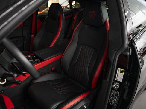 Used 2025 Lamborghini Urus SE AWD/4WD image 25