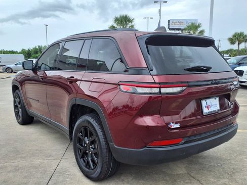 Used 2024 Jeep Grand Cherokee Altitude RWD image 8