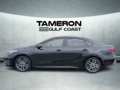 Used 2022 Kia Forte GT-Line w/ GT-Line Technology Package FWD image 2