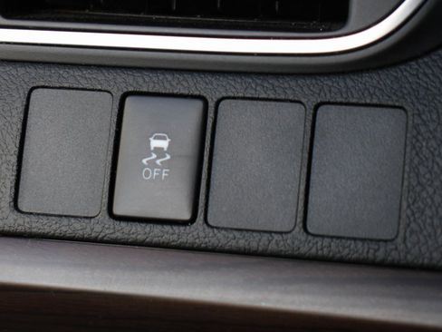 Used 2017 Toyota Camry LE image 18