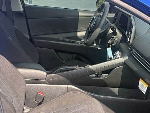 Used 2024 Hyundai Elantra SE FWD image 8