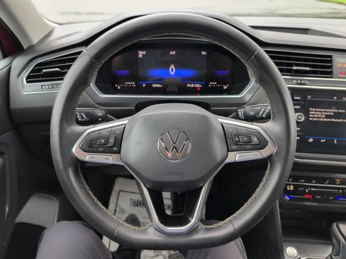Used 2023 Volkswagen Tiguan SE FWD image 19