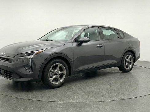 Used 2025 Kia K4 LXS image 3