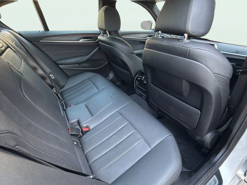 Used 2022 BMW 530i w/ Convenience Package RWD image 25