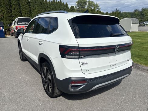 Used 2025 Volkswagen Taos SE AWD/4WD image 6