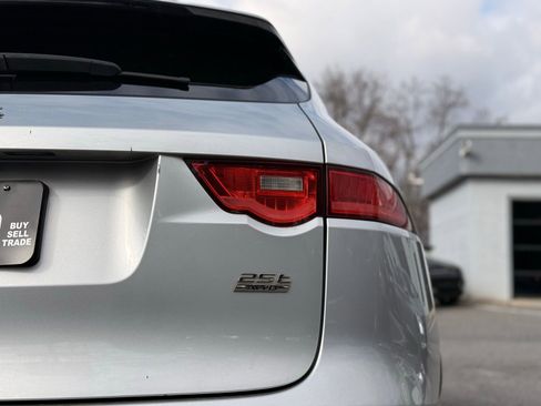 Used 2018 Jaguar F-PACE Prestige image 10