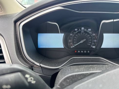 Used 2017 Ford Fusion SE w/ Fusion SE Technology Package AWD/4WD image 15