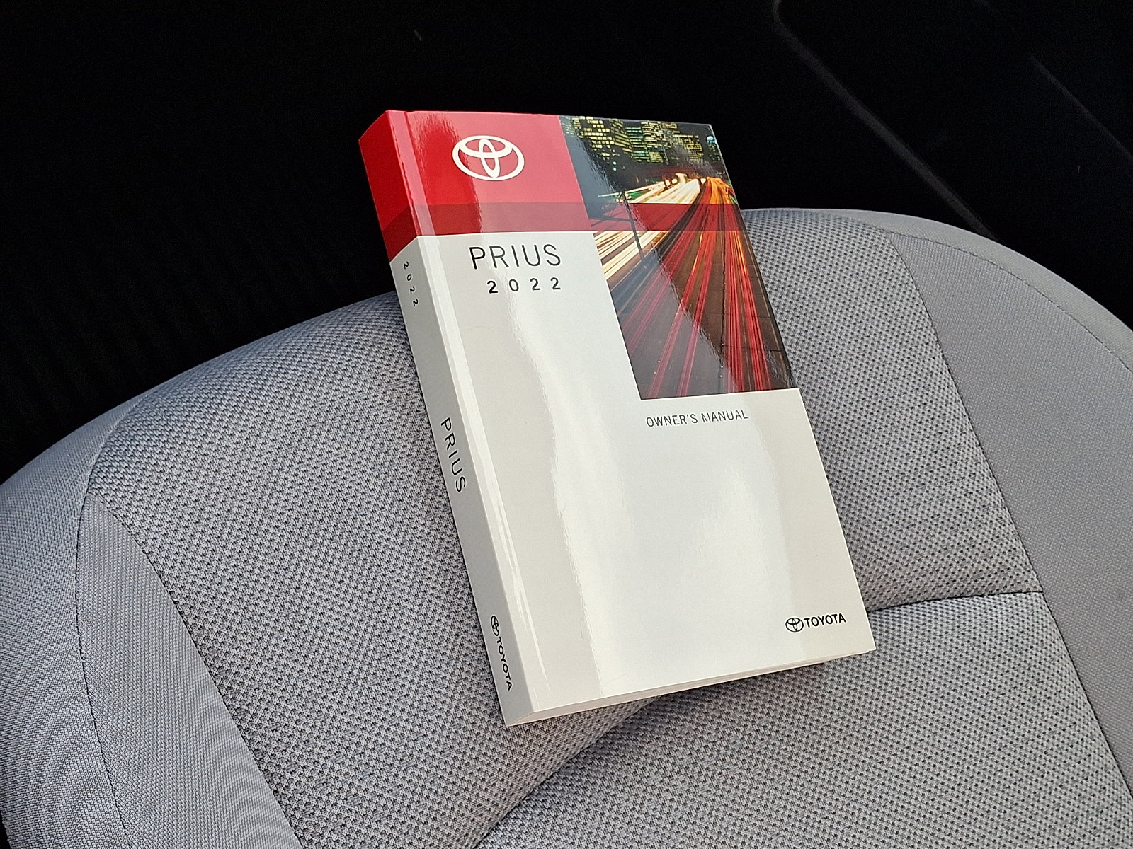 Used 2022 Toyota Prius LE FWD image 25