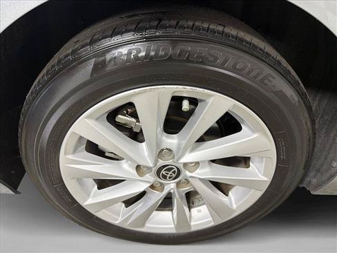 Used 2022 Toyota Camry LE w/ Convenience Package FWD image 18