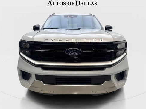 Used 2025 Ford Expedition Platinum AWD/4WD image 3