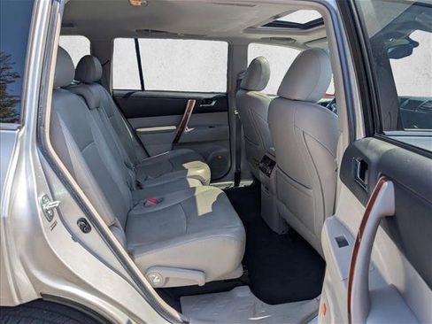 Used 2012 Toyota Highlander Limited w/ Tow Pkg AWD/4WD image 18