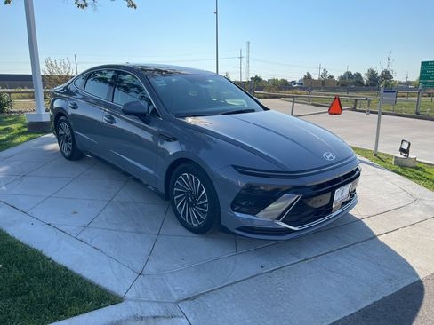 Certified 2025 Hyundai Sonata Limited image 2