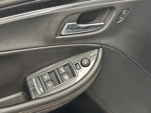 Used 2016 Chevrolet Impala LT w/ Convenience Package image 10