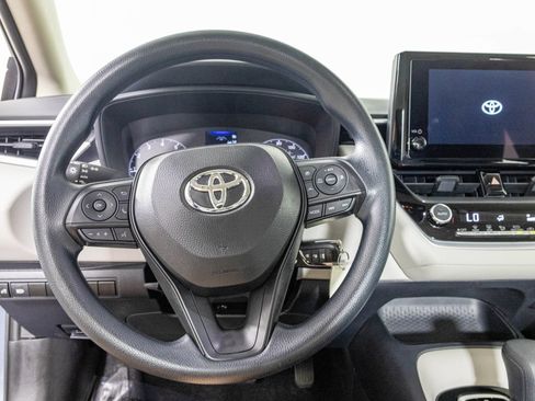 Used 2025 Toyota Corolla LE FWD image 27
