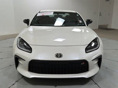Used 2024 Toyota GR86 Premium image 2