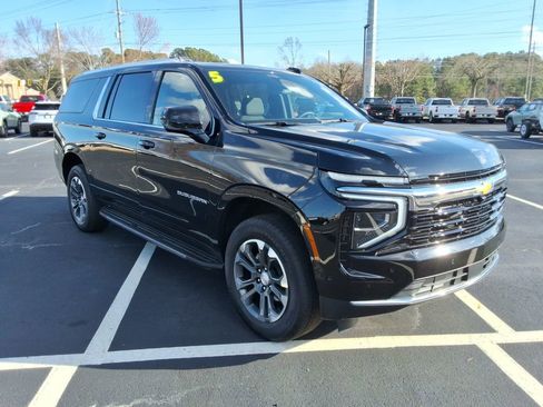 New 2026 Chevrolet Suburban LS image 3