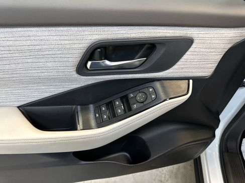 Certified 2023 Nissan Rogue SV image 25