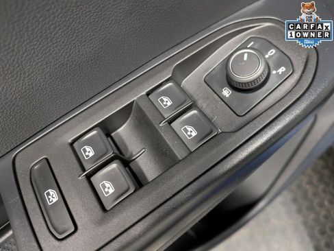 Used 2025 Volkswagen Taos SE w/ Panoramic Sunroof Package image 11