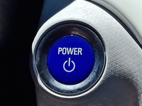 Used 2020 Chevrolet Bolt Premier w/ Infotainment Package FWD image 26