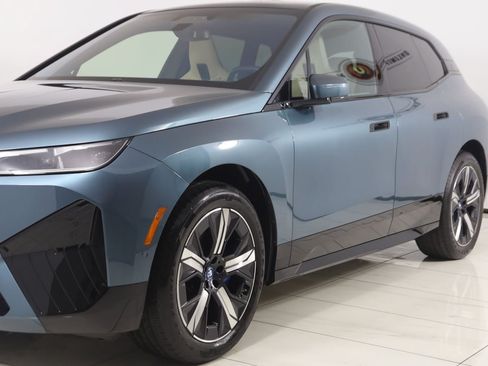 Used 2024 BMW iX xDrive50 w/ Sport Package AWD/4WD image 59