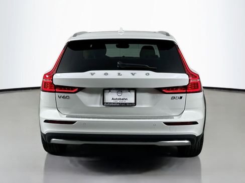 New 2026 Volvo V60 B5 Cross Country Ultra w/ Protection Package Premier image 6