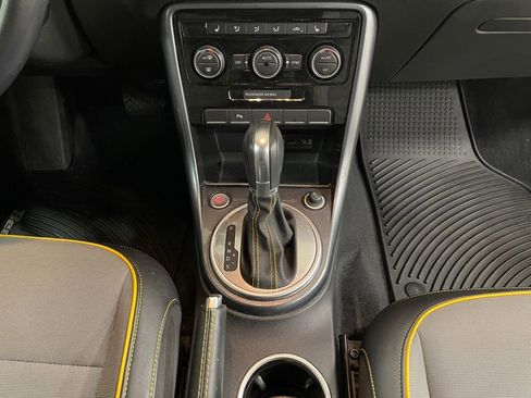 Used 2018 Volkswagen Beetle 2.0T Dune image 11