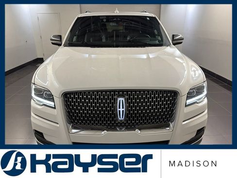 Used 2022 Lincoln Navigator Reserve w/ Equipment Group 201A AWD/4WD image 2