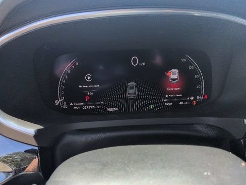Used 2025 Acura MDX FWD w/ Technology Package image 9