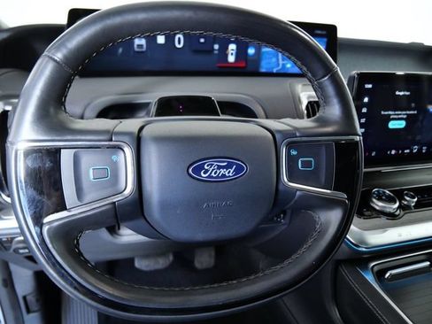 Certified 2025 Ford Expedition Platinum AWD/4WD image 25