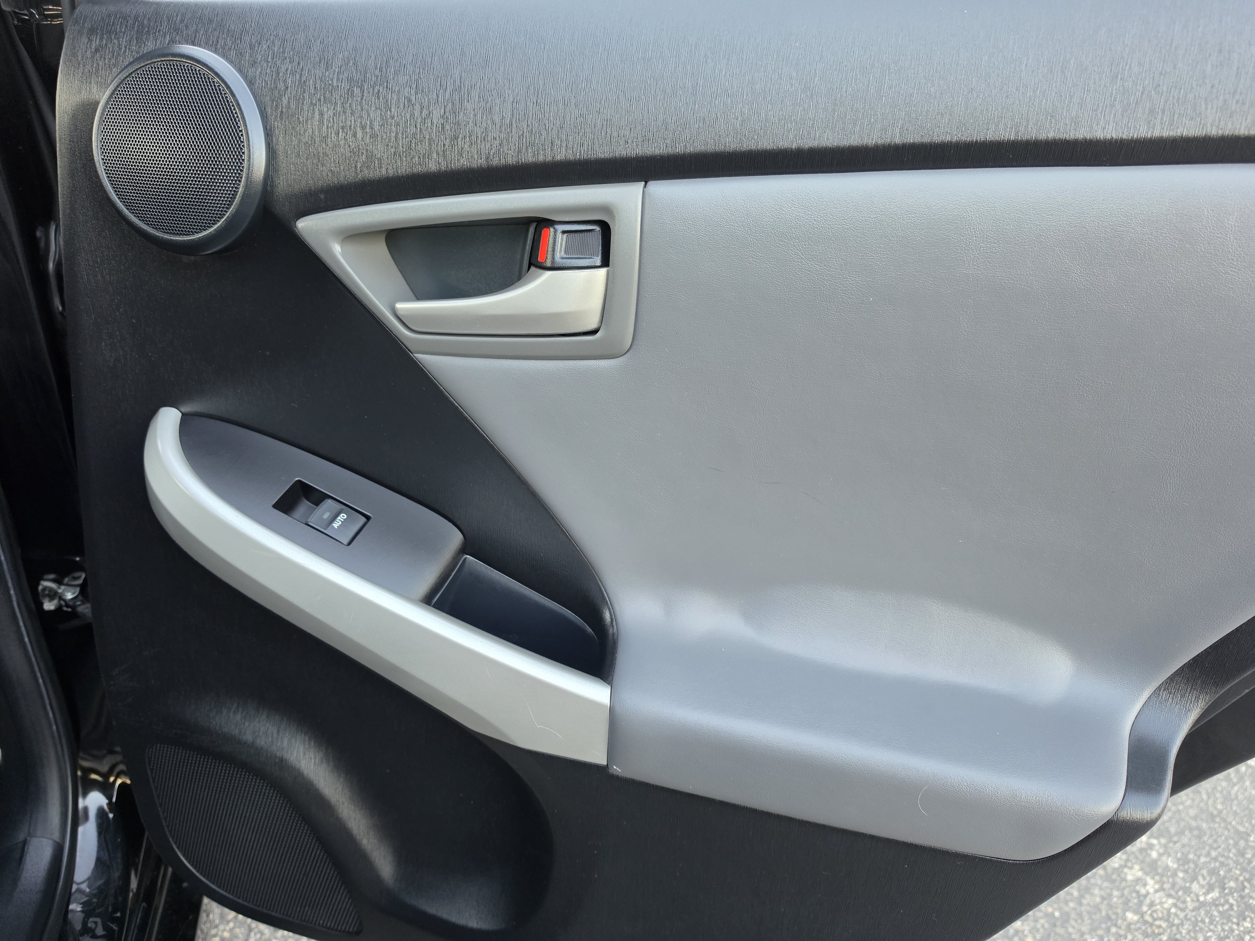 Used 2013 Toyota Prius Four w/ Deluxe Solar Roof Pkg FWD image 18