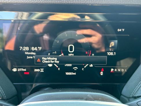 Used 2025 GMC Yukon Denali AWD/4WD image 16