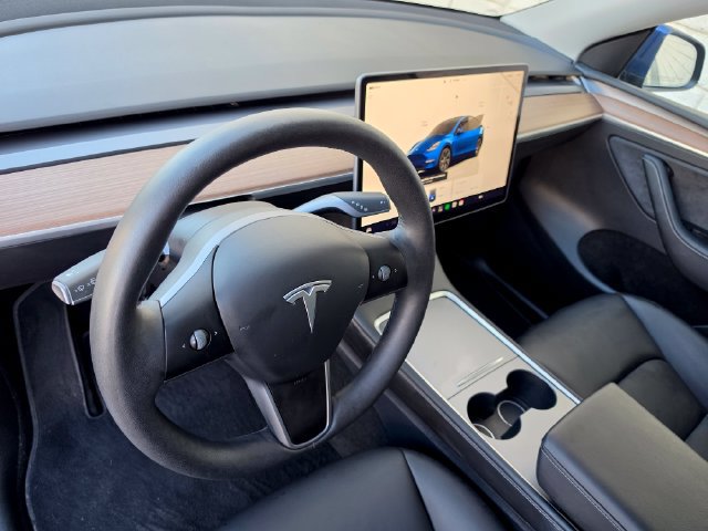 Used 2025 Tesla Model Y Long Range AWD/4WD image 22
