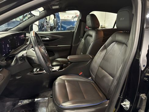 Used 2024 Buick Envista Sport Touring w/ Convenience I Package FWD image 4