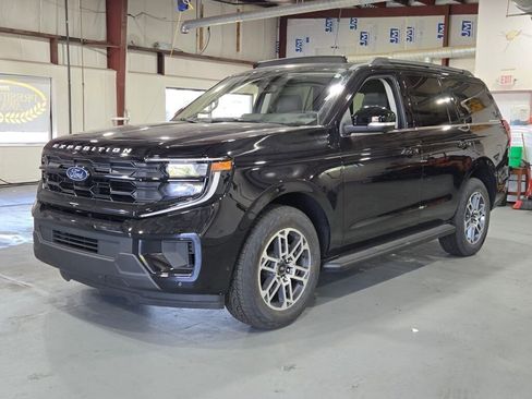 New 2025 Ford Expedition Active image 5