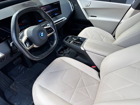 Used 2024 BMW iX xDrive50 w/ Sport Package AWD/4WD image 10