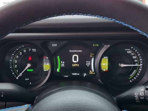 Used 2025 Jeep Wrangler Unlimited Rubicon 4xe w/ Convenience Group AWD/4WD image 17