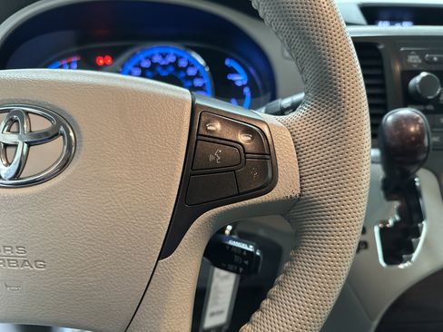 Used 2013 Toyota Sienna XLE image 20