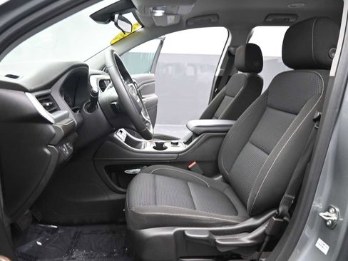 Used 2023 GMC Acadia SLE image 15