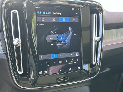 Certified 2025 Volvo XC40 B5 Plus image 12