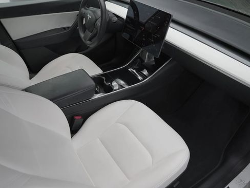 Used 2020 Tesla Model Y Long Range image 11