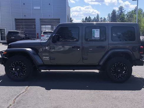 Used 2018 Jeep Wrangler Unlimited Sahara AWD/4WD image 5