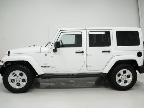 Used 2014 Jeep Wrangler Unlimited Sahara w/ Connectivity Group image 7