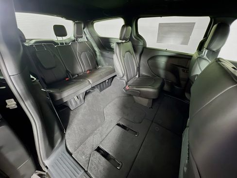 New 2027 Chrysler Pacifica LX FWD image 27