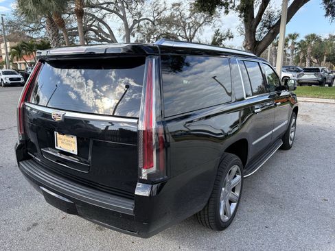 Used 2019 Cadillac Escalade ESV Luxury image 6