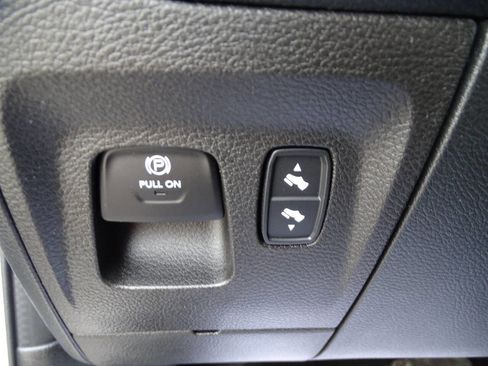 Used 2022 RAM 1500 4x4 Crew Cab Big Horn image 19