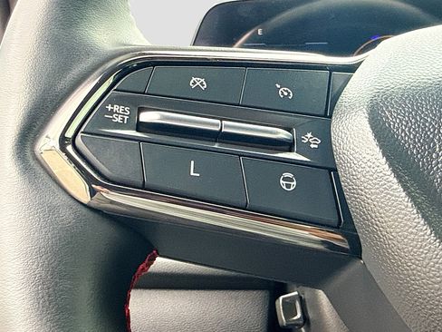 Used 2024 Chevrolet Traverse RS w/ LPO, Floor Liner Package AWD/4WD image 40