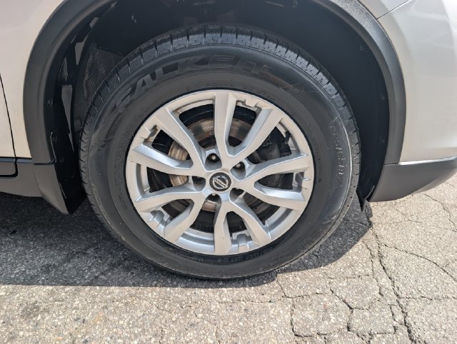 Used 2018 Nissan Rogue SV AWD/4WD image 9
